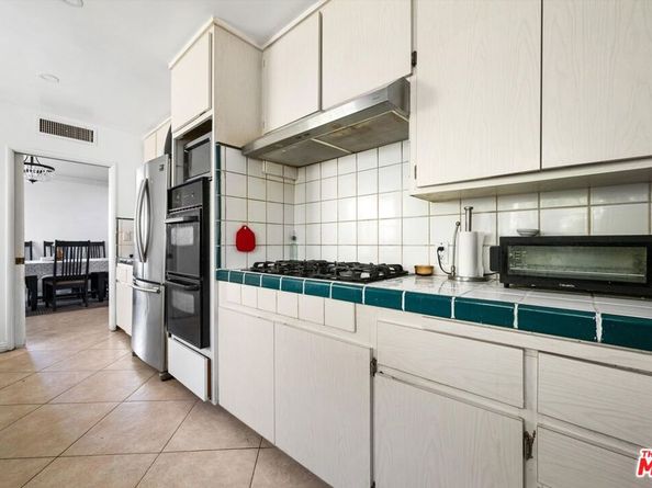 9253 Hayvenhurst Avenue, North Hills CA 91343