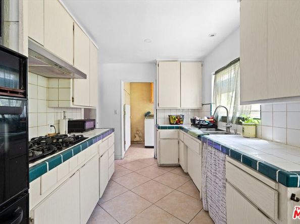 9253 Hayvenhurst Avenue, North Hills CA 91343