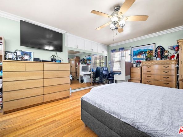 9253 Hayvenhurst Avenue, North Hills CA 91343