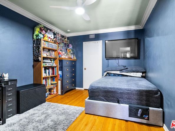 9253 Hayvenhurst Avenue, North Hills CA 91343