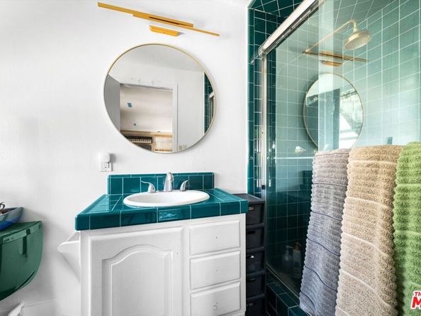 9253 Hayvenhurst Avenue, North Hills CA 91343