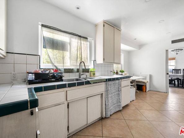 9253 Hayvenhurst Avenue, North Hills CA 91343