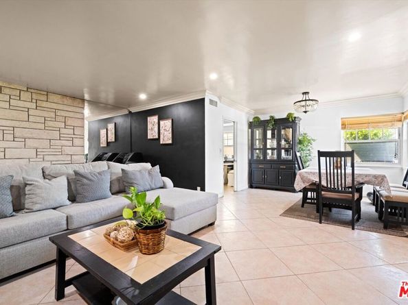 9253 Hayvenhurst Avenue, North Hills CA 91343