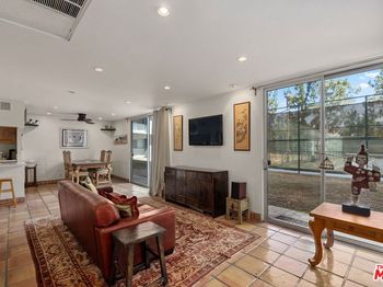 100 S Doheny Drive