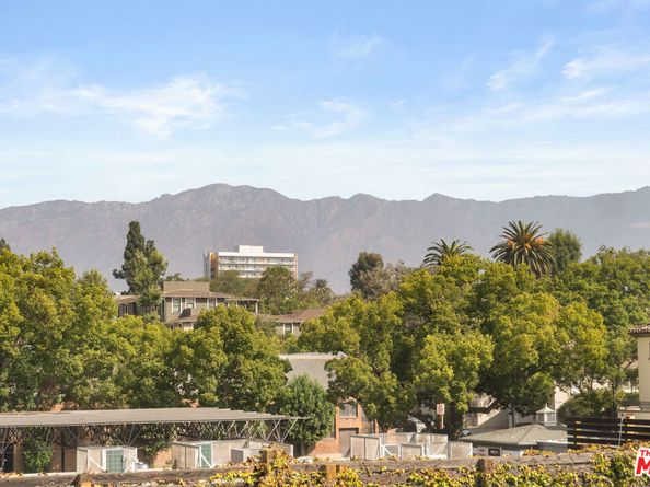 482 S Arroyo 306, Pasadena CA 91105