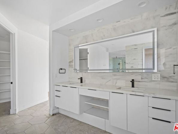 1562 Glen Oaks Boulevard, Pasadena CA 91105