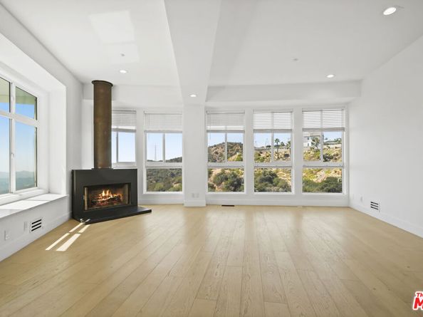 1562 Glen Oaks Boulevard, Pasadena CA 91105