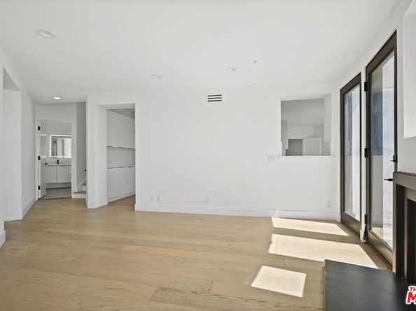 1562 Glen Oaks Boulevard, Pasadena CA 91105