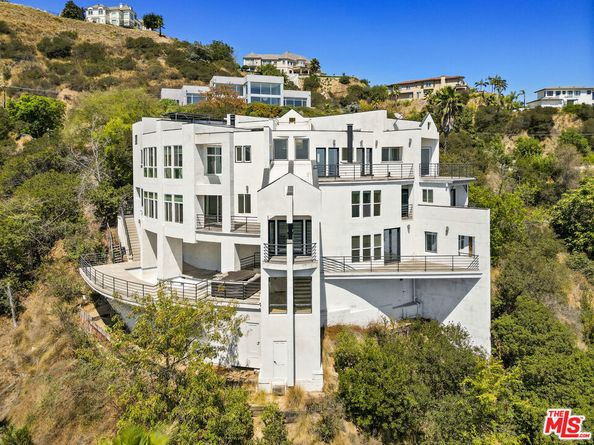 1562 Glen Oaks Boulevard, Pasadena CA 91105