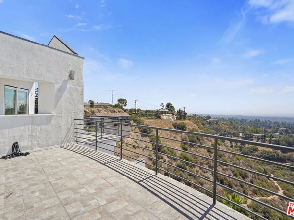 1562 Glen Oaks Boulevard, Pasadena CA 91105