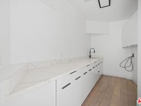 1562 Glen Oaks Boulevard, Pasadena CA 91105