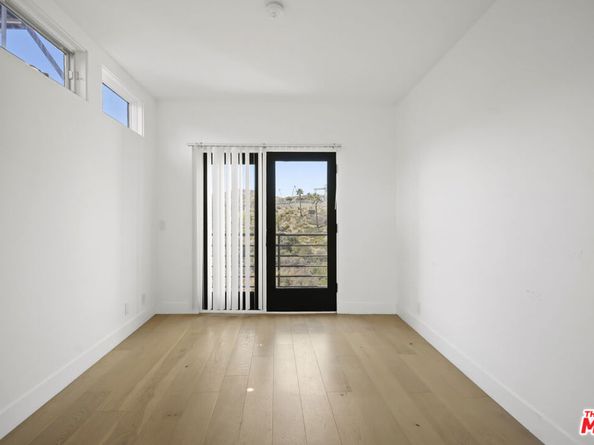 1562 Glen Oaks Boulevard, Pasadena CA 91105