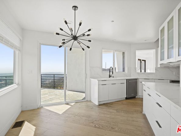 1562 Glen Oaks Boulevard, Pasadena CA 91105