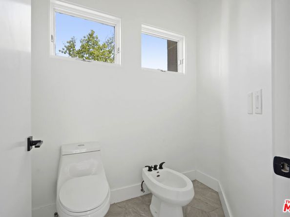 1562 Glen Oaks Boulevard, Pasadena CA 91105