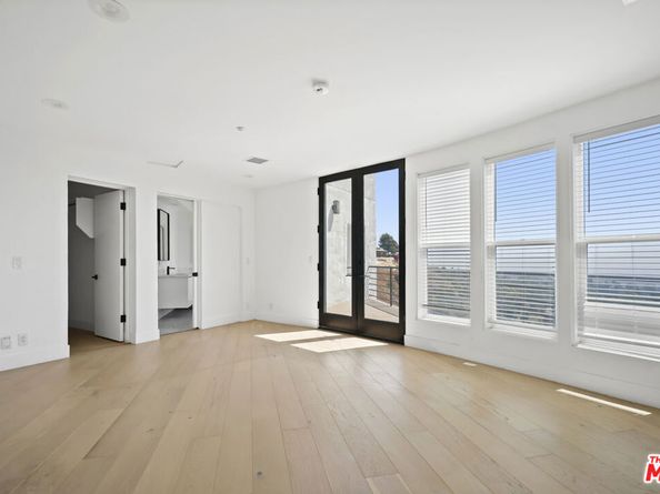 1562 Glen Oaks Boulevard, Pasadena CA 91105