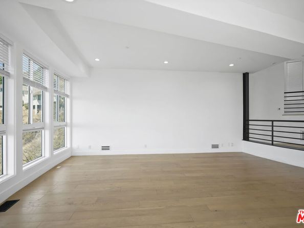 1562 Glen Oaks Boulevard, Pasadena CA 91105