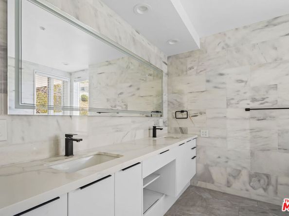 1562 Glen Oaks Boulevard, Pasadena CA 91105