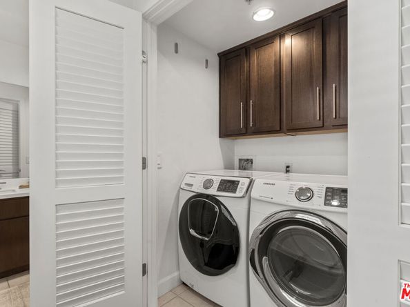 10878 N Bloomfield Street 210, Toluca Lake CA 91602