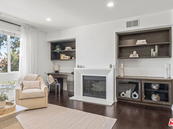 10878 N Bloomfield Street 210, Toluca Lake CA 91602