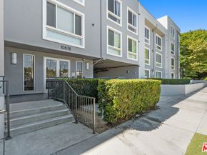10878 N Bloomfield Street 210, Toluca Lake CA 91602