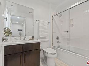 10878 N Bloomfield Street 210, Toluca Lake CA 91602