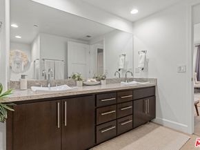 10878 N Bloomfield Street 210, Toluca Lake CA 91602