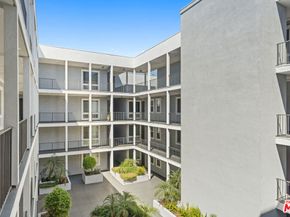 10878 N Bloomfield Street 210, Toluca Lake CA 91602