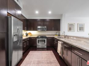 10878 N Bloomfield Street 210, Toluca Lake CA 91602