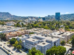 10878 N Bloomfield Street 210, Toluca Lake CA 91602