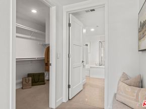 10878 N Bloomfield Street 210, Toluca Lake CA 91602