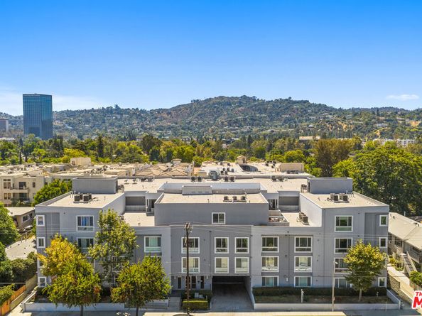 10878 N Bloomfield Street 210, Toluca Lake CA 91602