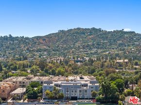 10878 N Bloomfield Street 210, Toluca Lake CA 91602