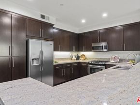 10878 N Bloomfield Street 210, Toluca Lake CA 91602