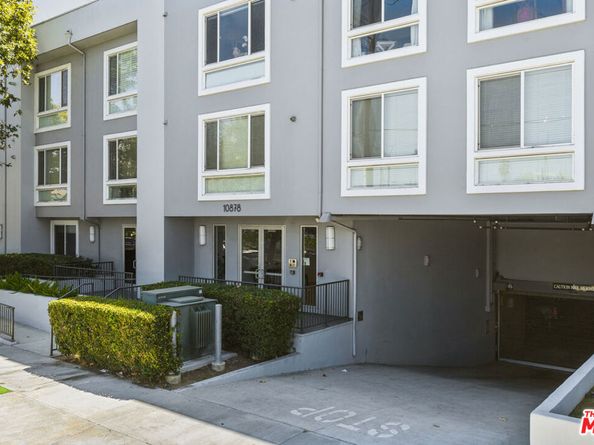 10878 N Bloomfield Street 210, Toluca Lake CA 91602
