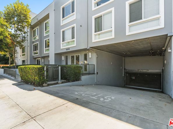 10878 N Bloomfield Street 210, Toluca Lake CA 91602