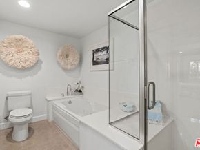 10878 N Bloomfield Street 210, Toluca Lake CA 91602