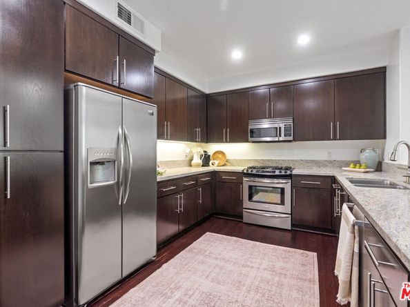 10878 N Bloomfield Street 210, Toluca Lake CA 91602