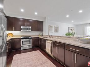 10878 N Bloomfield Street 210, Toluca Lake CA 91602