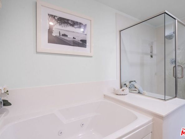 10878 N Bloomfield Street 210, Toluca Lake CA 91602