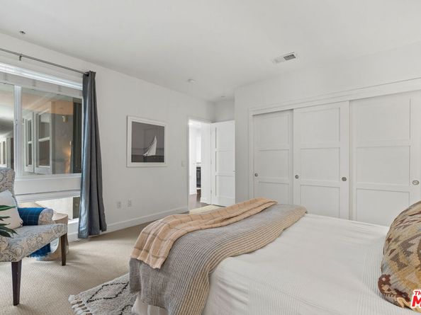 10878 N Bloomfield Street 210, Toluca Lake CA 91602