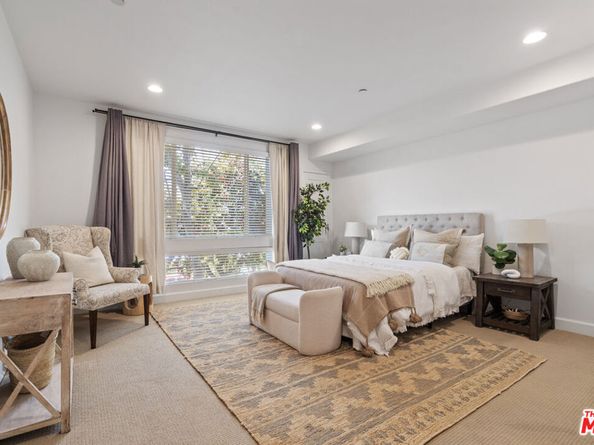 10878 N Bloomfield Street 210, Toluca Lake CA 91602