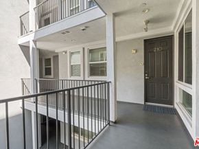 10878 N Bloomfield Street 210, Toluca Lake CA 91602