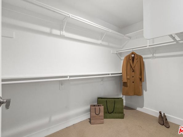 10878 N Bloomfield Street 210, Toluca Lake CA 91602