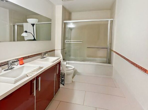 848 Irolo Street 408, Los Angeles CA 90005