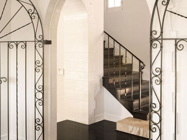 2293 Bronson Hill Drive, Los Angeles CA 90068