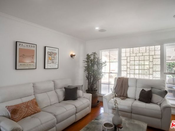 7020 Mary Ellen Avenue, North Hollywood CA 91605