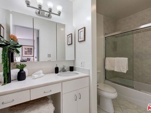 820 California Avenue 201, Santa Monica CA 90403