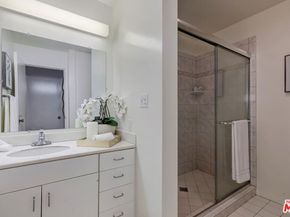 820 California Avenue 201, Santa Monica CA 90403