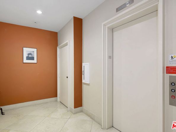 820 California Avenue 201, Santa Monica CA 90403