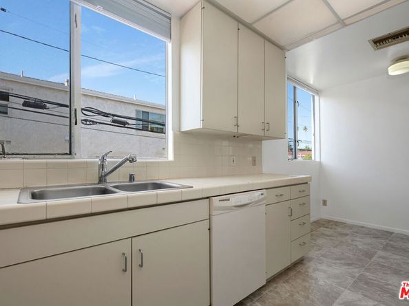 820 California Avenue 201, Santa Monica CA 90403